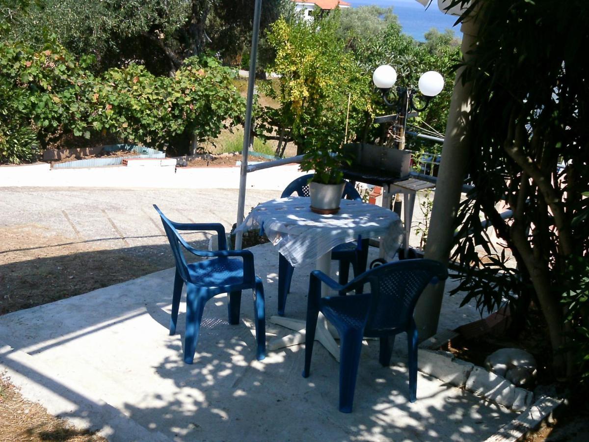 House Mantesos Apartment Koinira Room photo