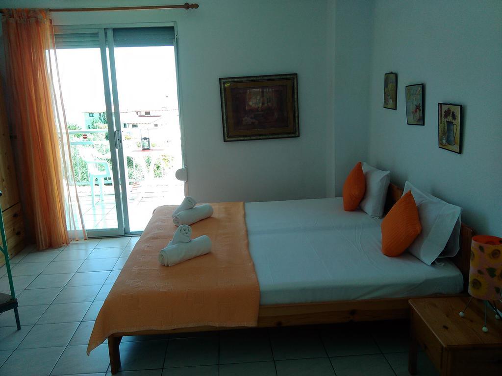 House Mantesos Apartment Koinira Exterior photo