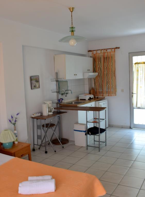 House Mantesos Apartment Koinira Exterior photo